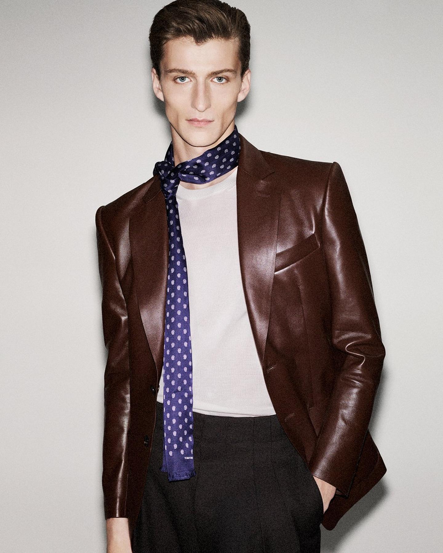 SOFT NAPPA PLONGE SARTORIAL BLAZER